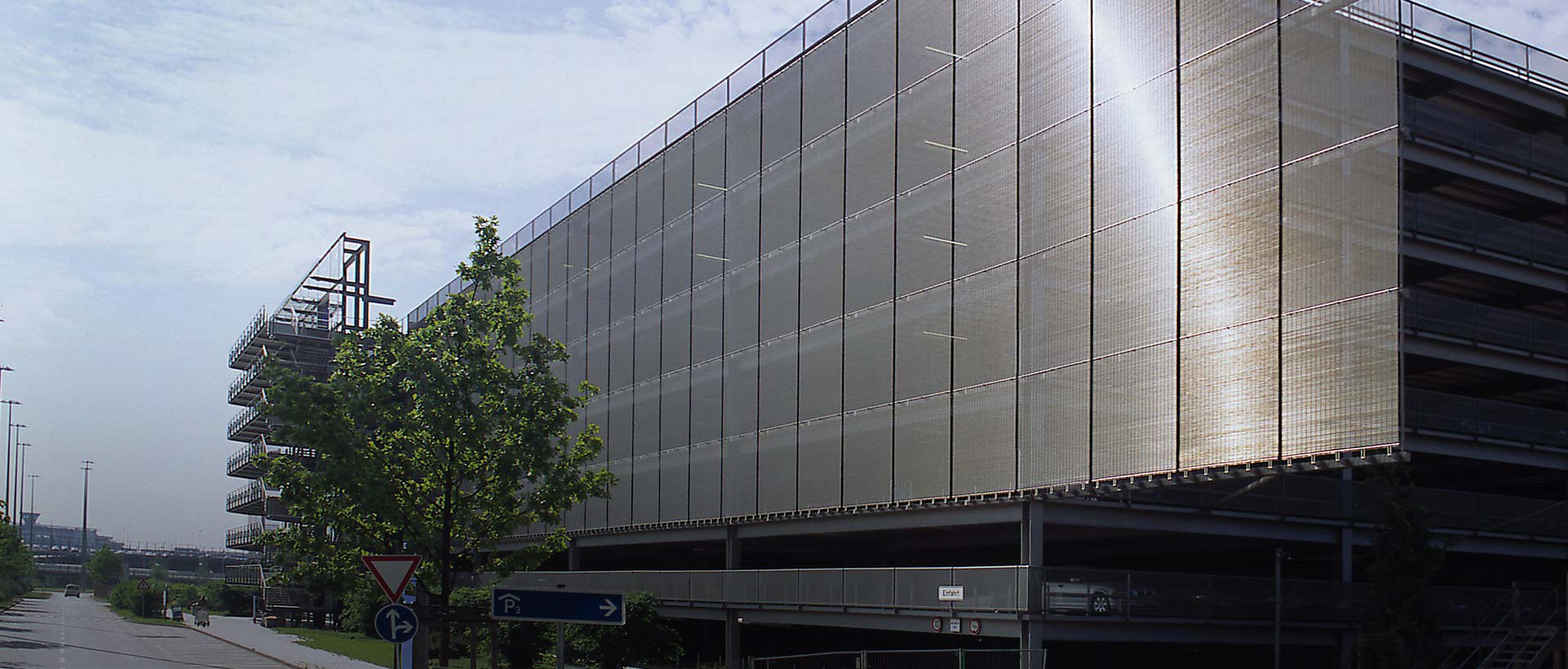 Nekonečné možnosti použitia kovových architektonických sietí na fasády
