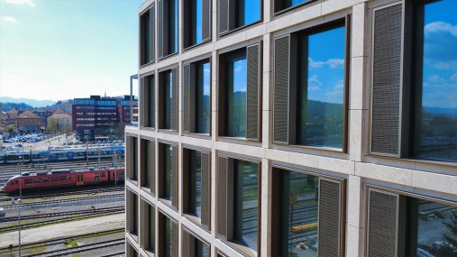 Fém spirálháló fal- és homlokzatburkolathoz - Vilharia Ljubljana