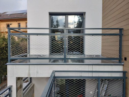 Výplne zábradlí lankovou sieťou - detail referencie Rodinný dom Orava