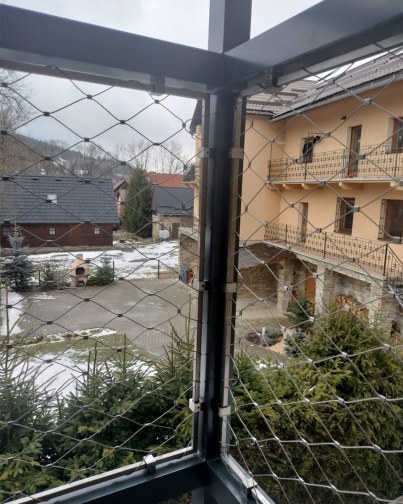Výplne zábradlí lankovou sieťou - detail referencie Rodinný dom Orava