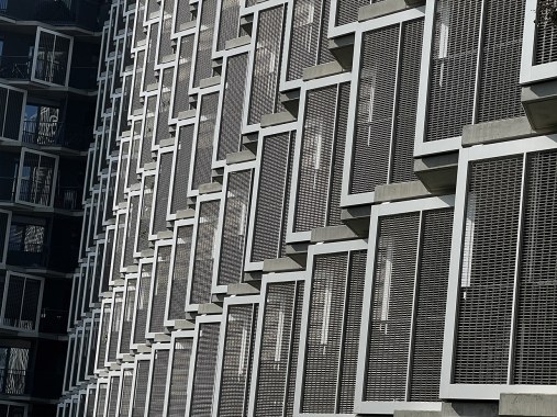 Výplne zábradlí a balkónov kovovými sieťami - Guthaus
