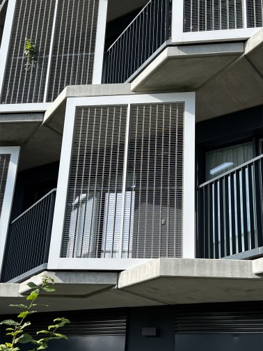 Výplne zábradlí a balkónov kovovými sieťami - Guthaus