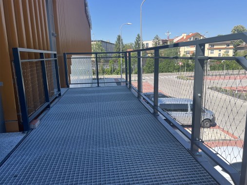 Výplne zábradlí lankovou sieťou - Šport aréna Malacky