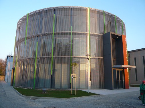Wire meshes and metal woven mesh for facades and wall coverings - University Library of Nitra