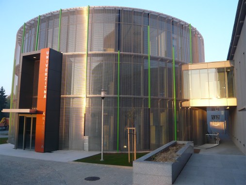 Wire meshes and metal woven mesh for facades and wall coverings - University Library of Nitra