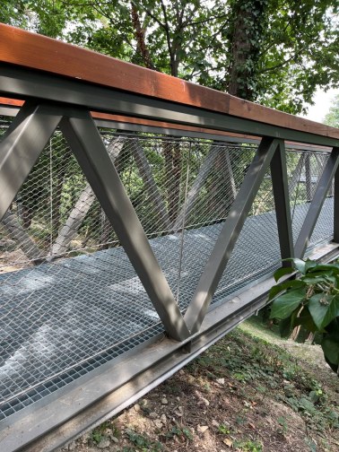 Wire mesh railings on a treetop walkway in Balatónboglar