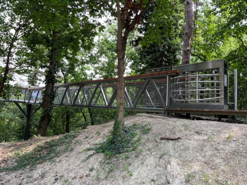 Wire mesh railings on a treetop walkway in Balatónboglar