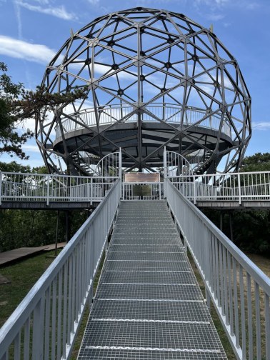 Wire mesh railings on a treetop walkway in Balatónboglar