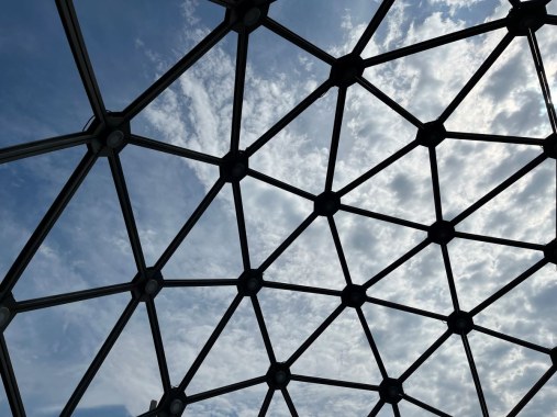 Wire mesh railings on a treetop walkway in Balatónboglar