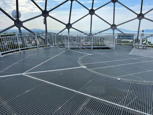 Wire mesh railings on a treetop walkway in Balatónboglar