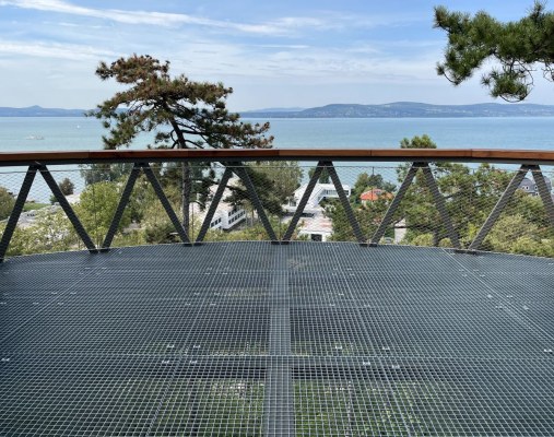 Wire mesh railings on a treetop walkway in Balatónboglar