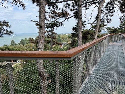 Wire mesh railings on a treetop walkway in Balatónboglar