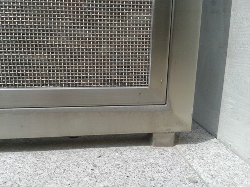 Woven metal wire mesh for railings - residential house