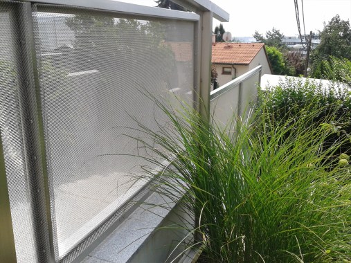 Woven metal wire mesh for railings - residential house