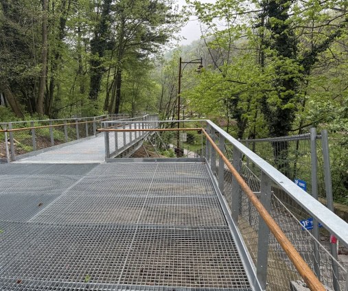 Wire mesh railings - footbridge Železná studienka