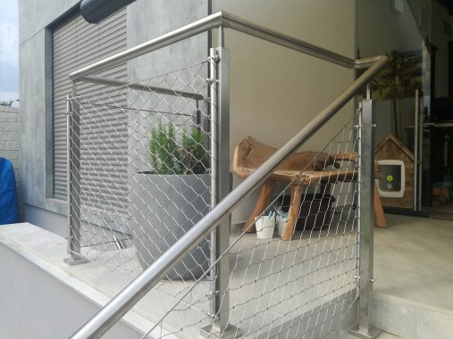 Wire mesh railings - residential house