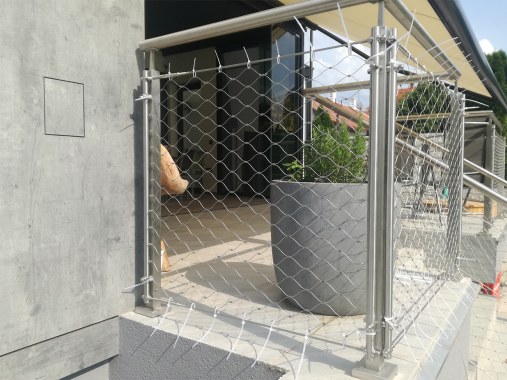 Wire mesh railings - residential house