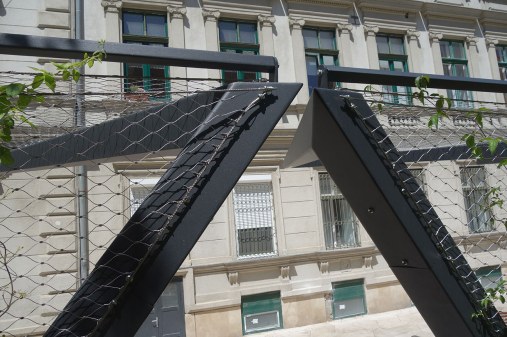 Wire mesh for green facades and trellises - Park Váci HU