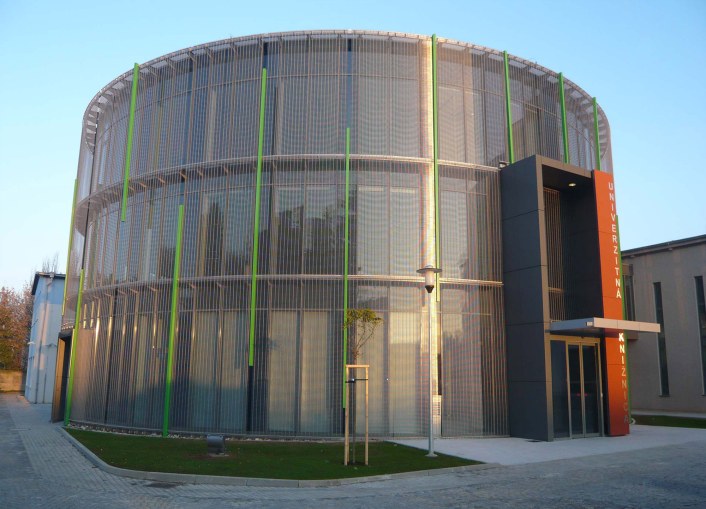 Metal facade - wire mesh