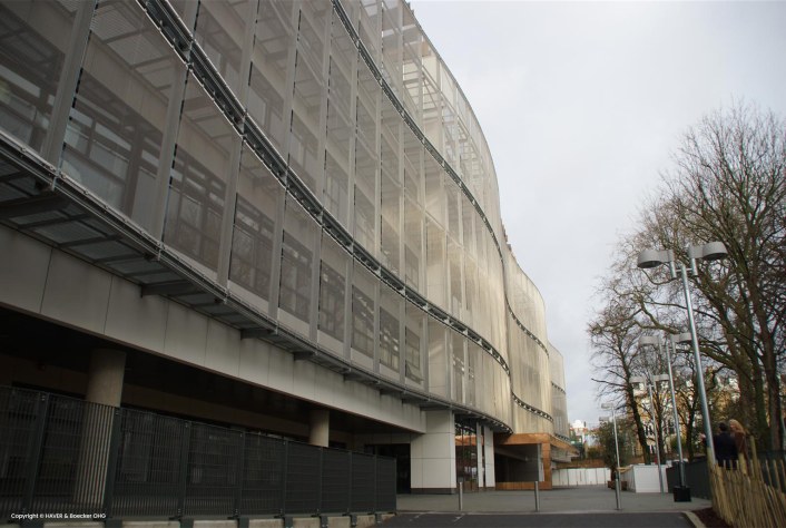 Curved Metal Facade – Elegant Arched Building Design Using Wire Mesh