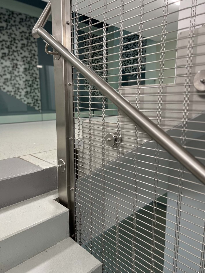 Railing fencing using woven wire