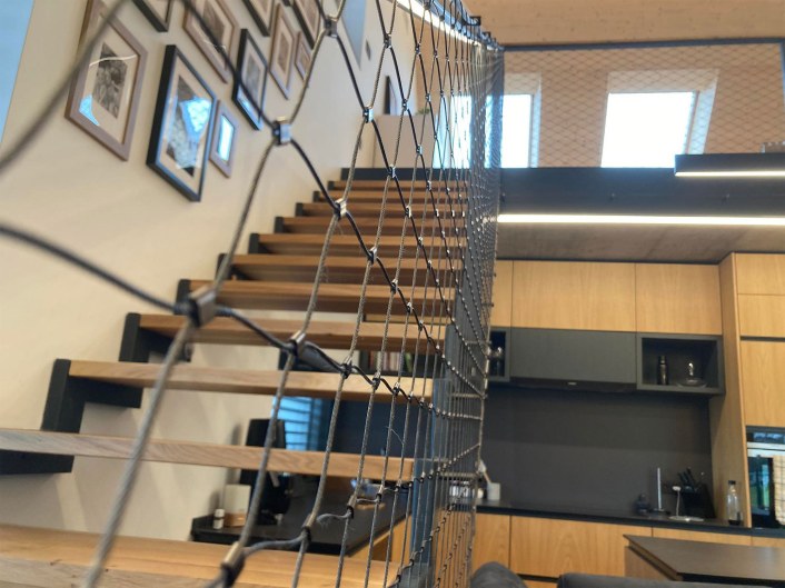 Railing, cable system, interior staircase - application
