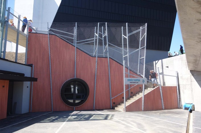 Zábradlie, lankový systém, exteriérové schodište - ukážka Railing, cable system, exterior staircase