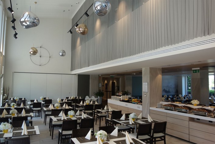 Restaurant space division, metal spiral nets used