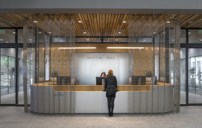 Reception - space division using metal spiral nets